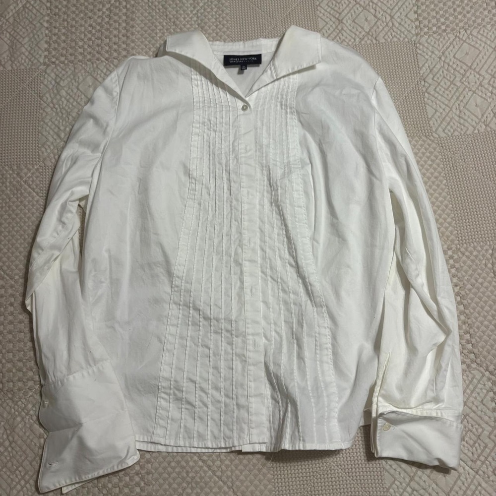 Jones New York Signature White Pleated Button Down